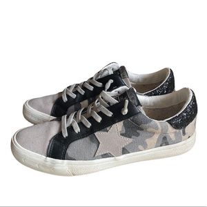Vintage Havana Gail size 8 camo star sneakers